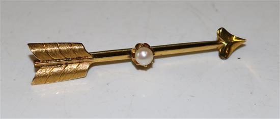 Arrow brooch